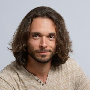 Ilan professeur de yoga chez Anasté Yoga & Co Ilan professeur de yoga chez Anasté Yoga & Co